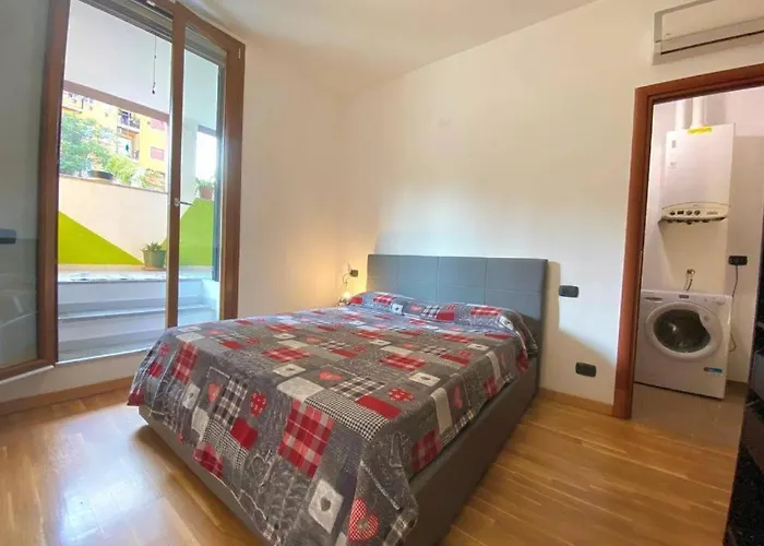 Conte Rosso House, Con Doppia Terrazza In Coorte Tranquilla A Due Passi Da Stazione E Metropolitana Lambrate